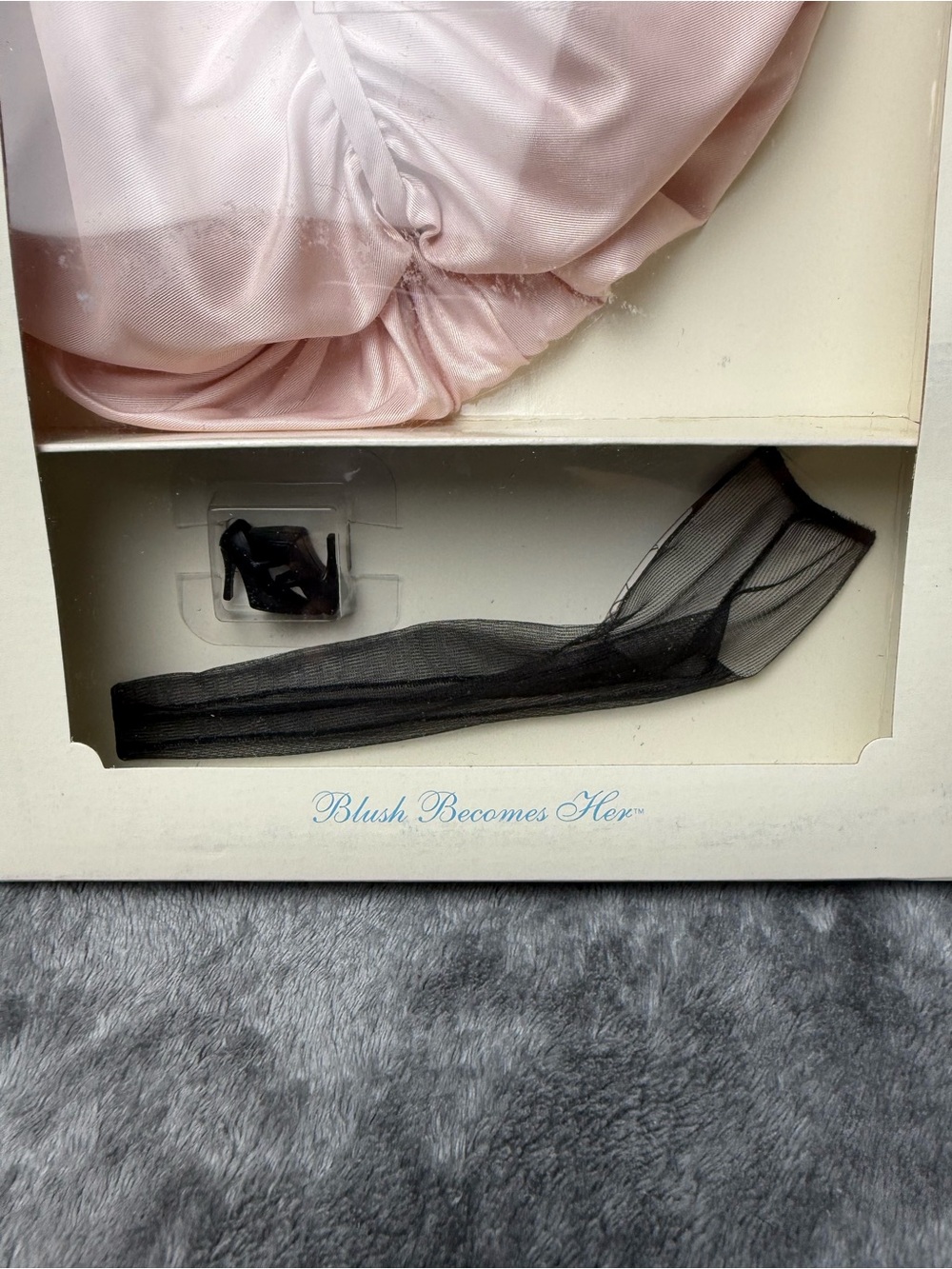 2000 Barbie Fashion Model Collection "Blush Becomes Her" outfit set - Picture 2 of 4